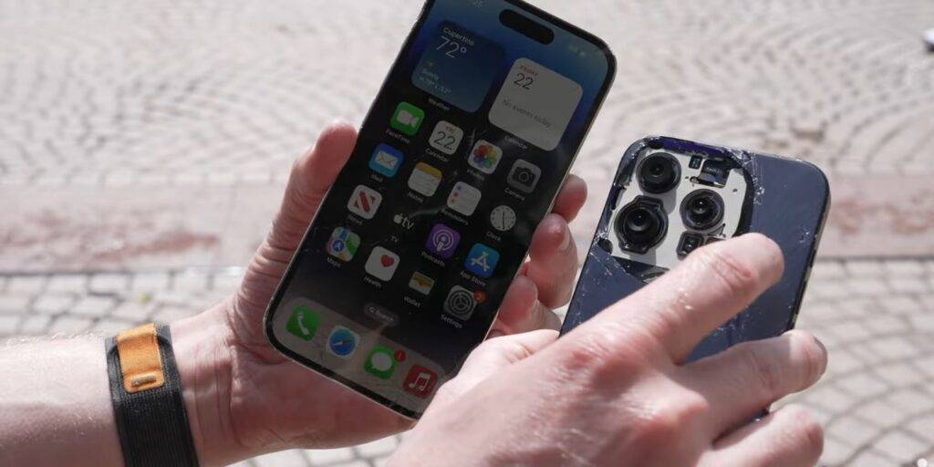 钛金属与不锈钢:iPhone 15 Pro VS 14 Pro 掉落测试,哪个更耐摔?