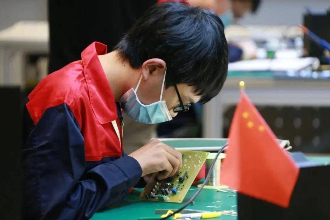 人才强国 | 人工智能时代职业技能迭代向何处去