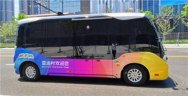 进入AR世界 和吉祥物互动合影 一起来解锁亚运黑科技