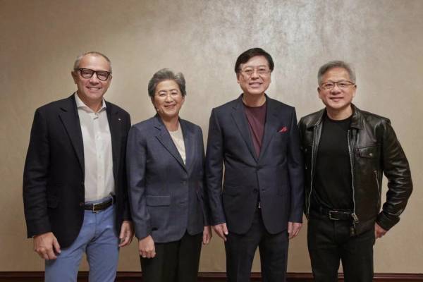 联想首度展示AI PC，多个芯片巨头同台亮相