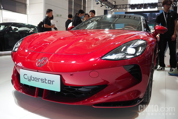 MG Cyberster首次亮相天津车展,展示电动跑车的新潮风采