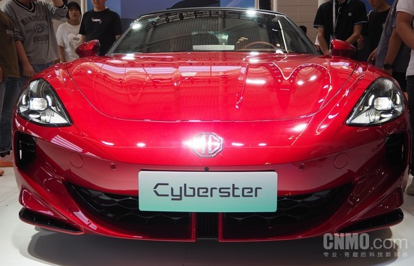MG Cyberster首次亮相天津车展,展示电动跑车的新潮风采