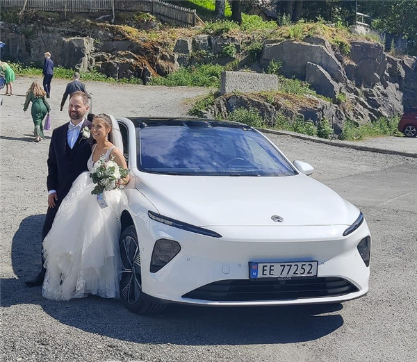 蔚来婚车助力浪漫婚礼,4小时收费666元