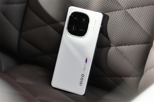 iQOO 12系列:打破行业瓶颈,首次采用Q1芯片提供卓越游戏体验