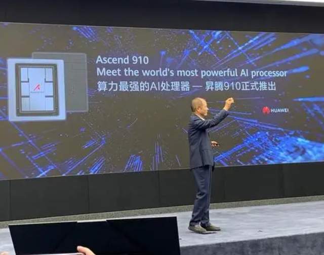 华为AI芯片，已被抢爆，英伟达“中国特供AI芯片”跳票？