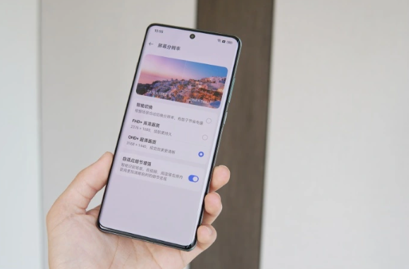东方屏技术引关注,一加12手机正面真机图曝光,2K曲面屏设计再现