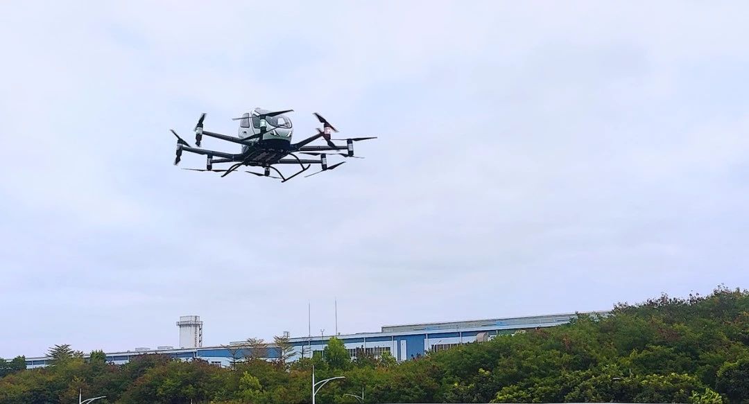 亿航智能 EH216-S 无人驾驶载人航空器启动全球商业首飞演示，已获标准适航证