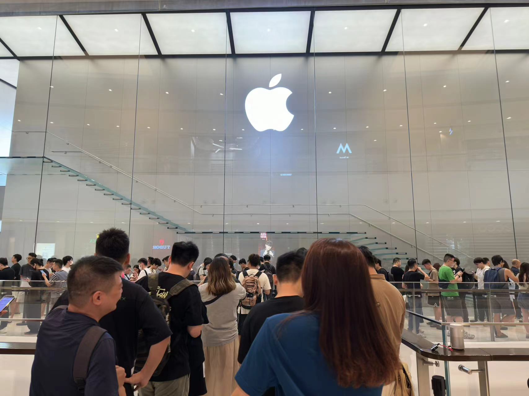 初步销售数据揭示：iPhone 15系列Pro相对低迷，Max备受欢迎