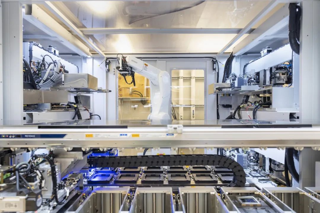 微软推出首款自研大模型 AI 芯片！台积电 5nm、1050 亿颗晶体管，OpenAI 率先试用
