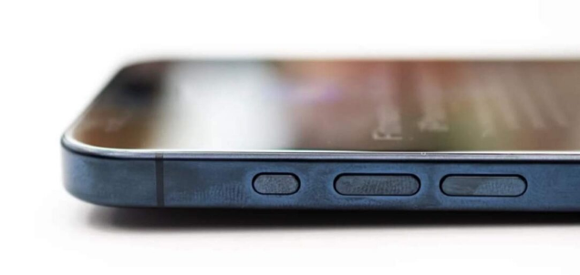 爆iPhone 15 Pro系列机型存在变色和吸指纹问题，购买需谨慎！
