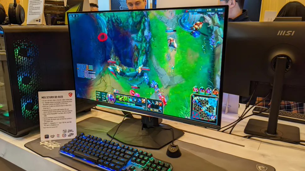 微星新款 QD-OLED 显示器自带“外挂”：AI 技术可实时显示敌人位置