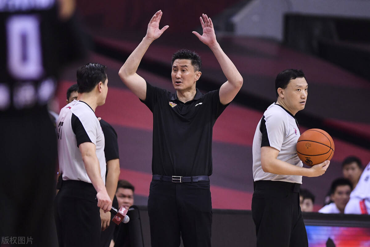 CBA3消息：杜锋弃将打脸朱芳雨，郭艾伦养伤捞金，易建联走马赴任