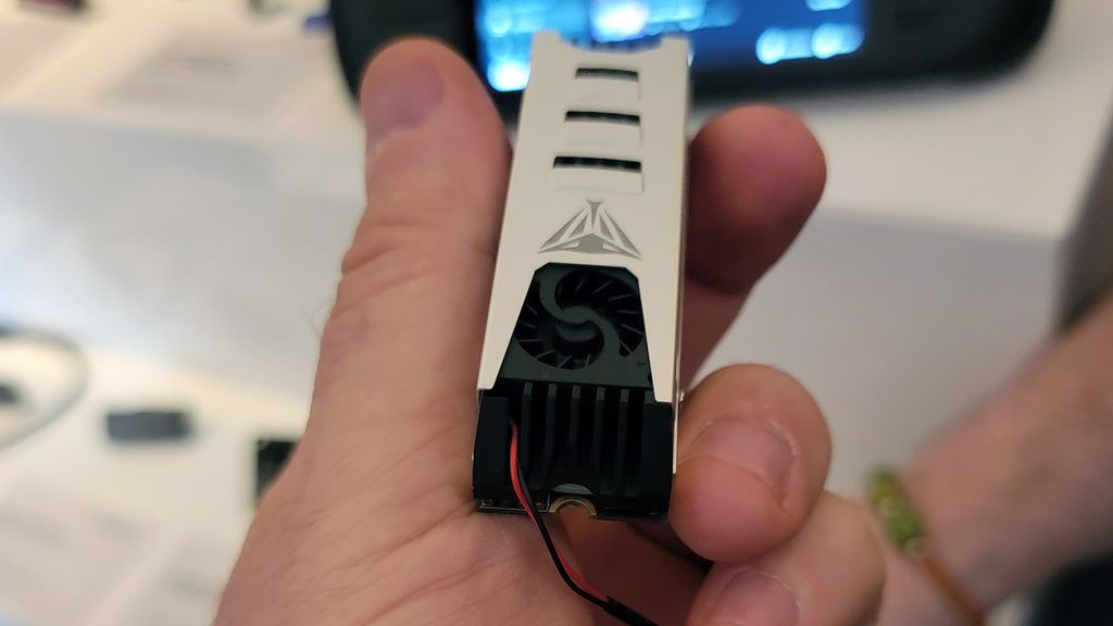 美商博帝展示 Viper PV573 固态硬盘：连续读取最高 14000 MB/s