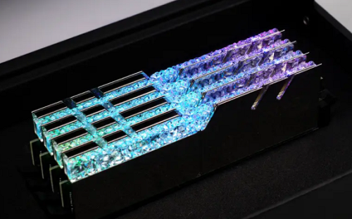 芝奇皇家戟和幻锋戟哪个好