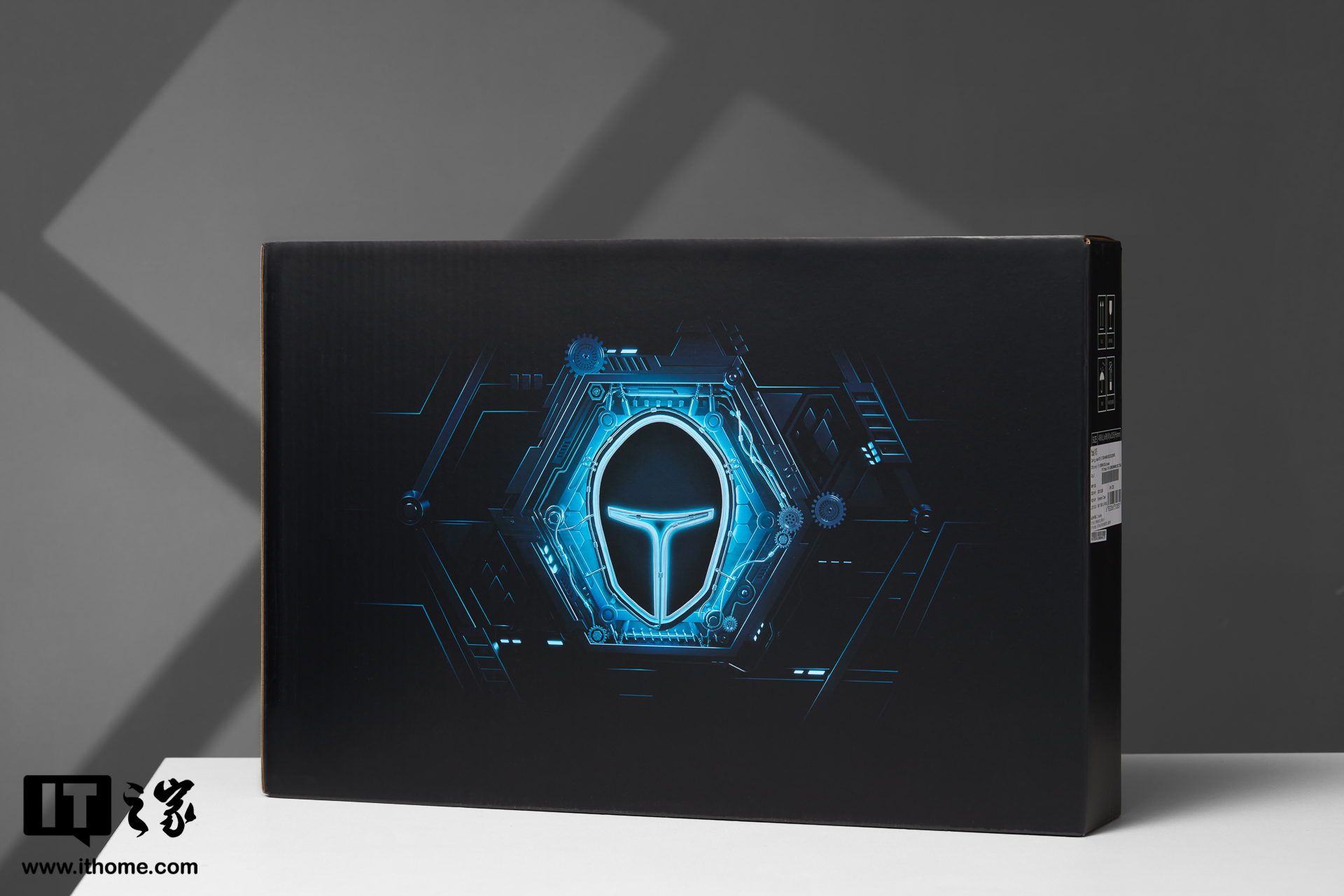 雷神猎刃 15 游戏本图赏：轻薄电竞新风潮