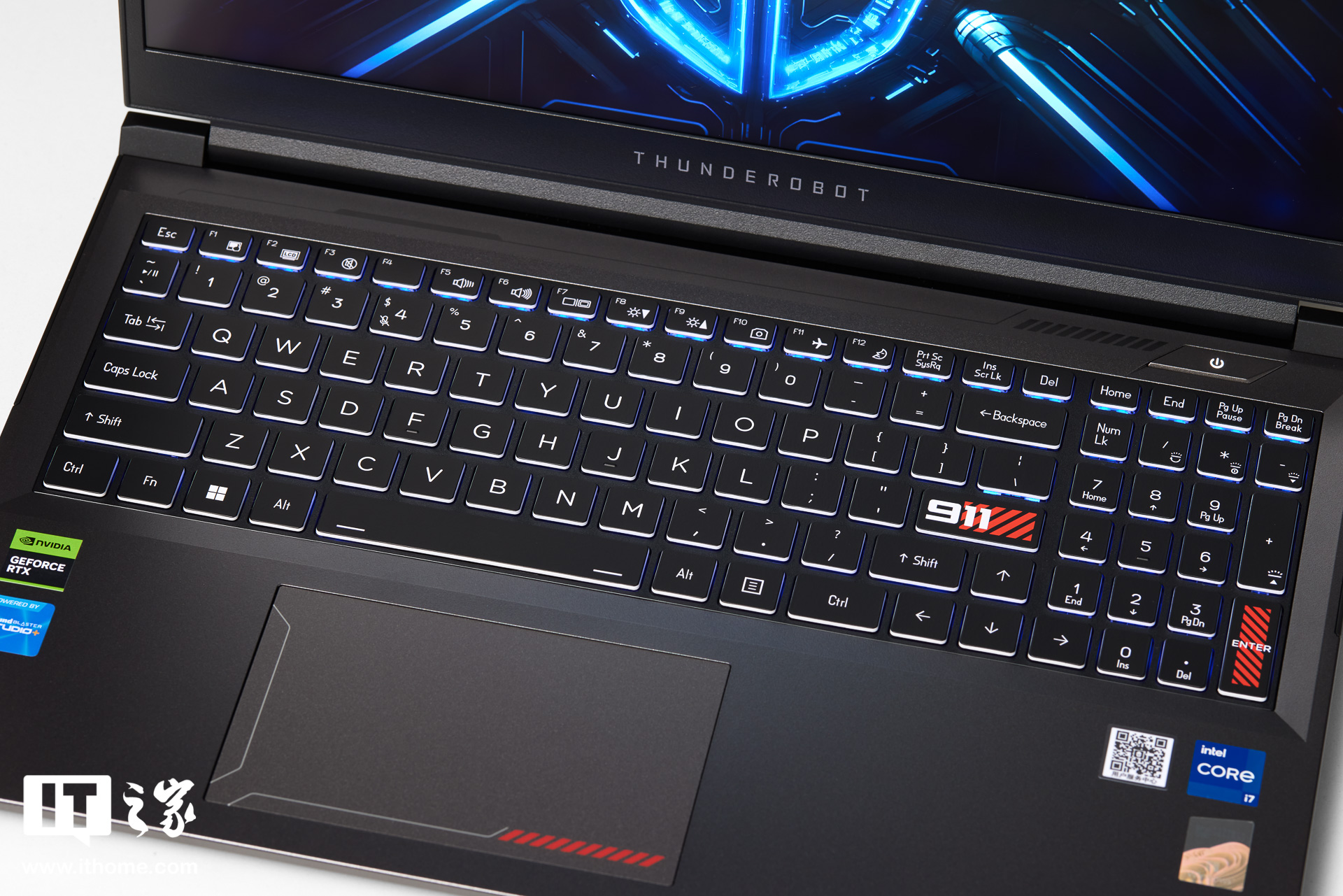 雷神猎刃 15 游戏本图赏：轻薄电竞新风潮