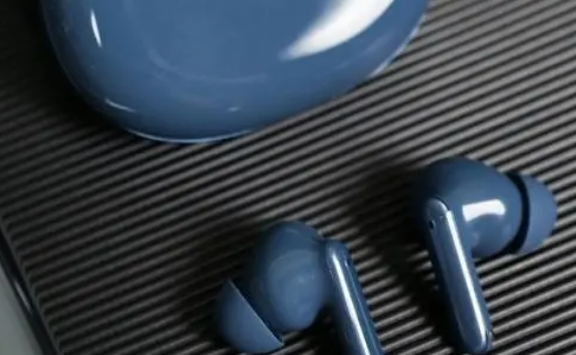 oppoencor耳机的功能按钮位置在哪里？