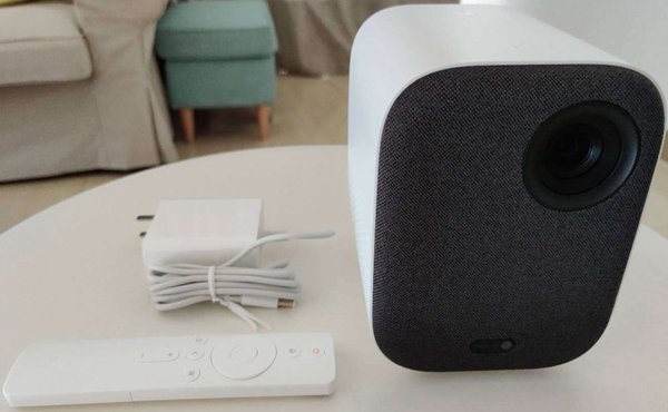 小米投影仪青春版2的亮度为多少？