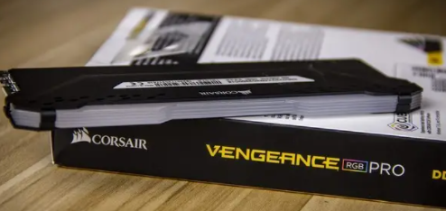 海盗船内存条和金士顿哪个好