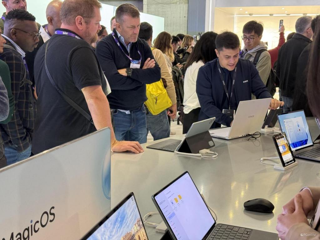  荣耀 MWC 2024 展区体验：开启 AI 终端时代 