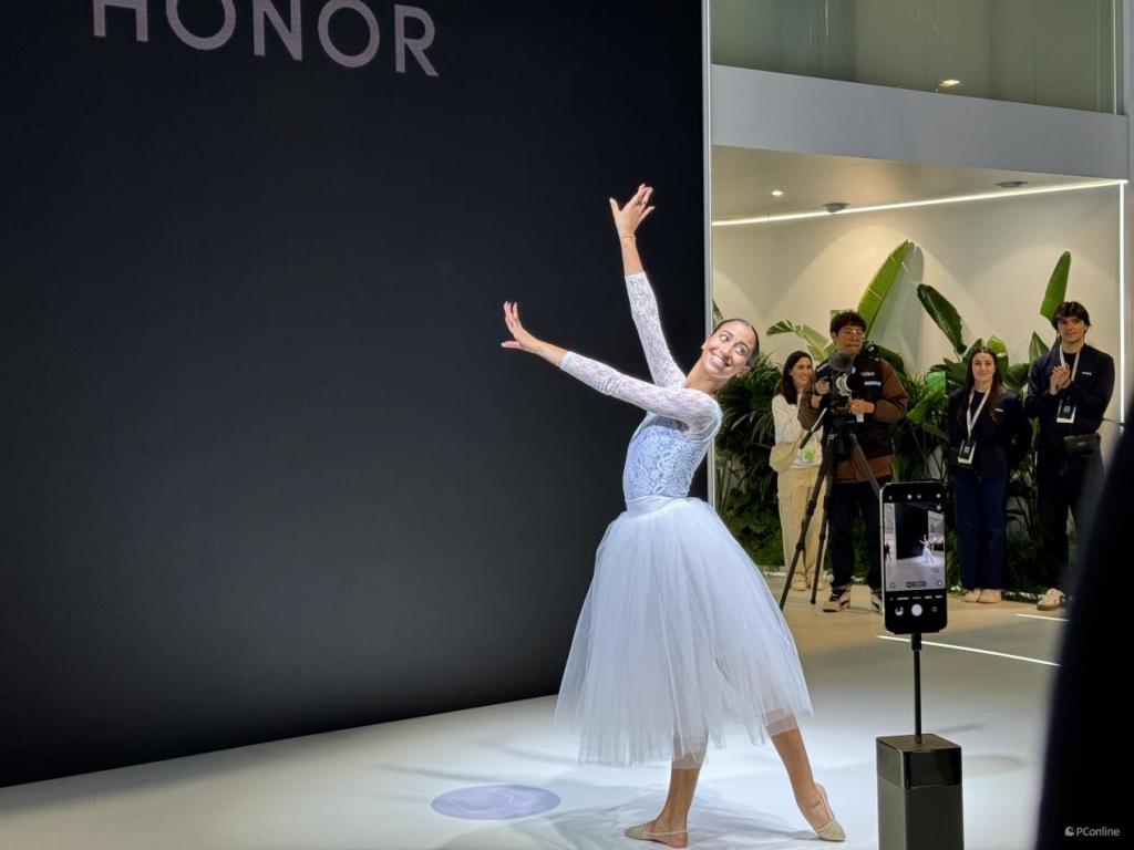  荣耀 MWC 2024 展区体验：开启 AI 终端时代 