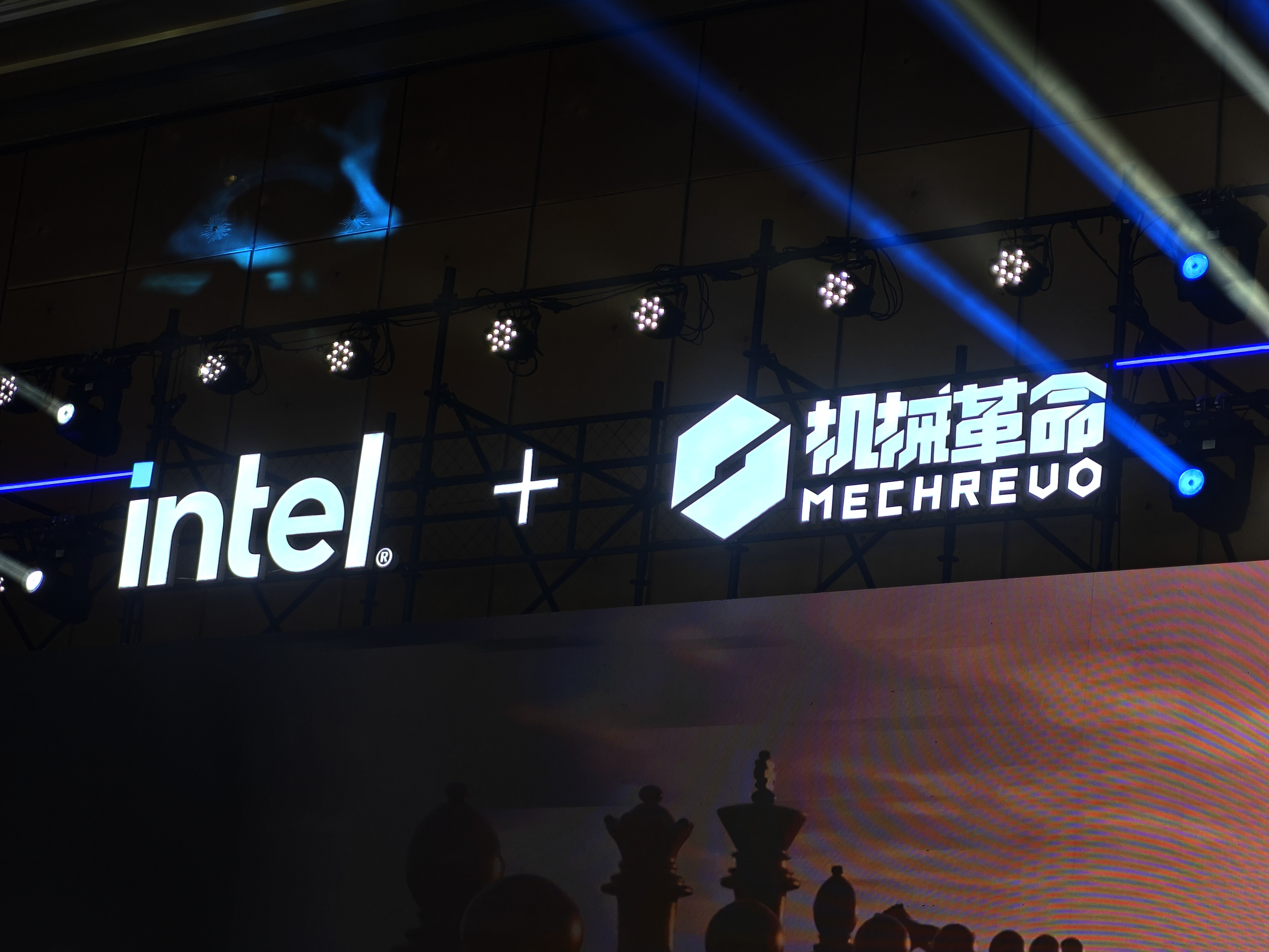 全能游戏本耀世15 Pro 发布！机械革命要走精致路线？