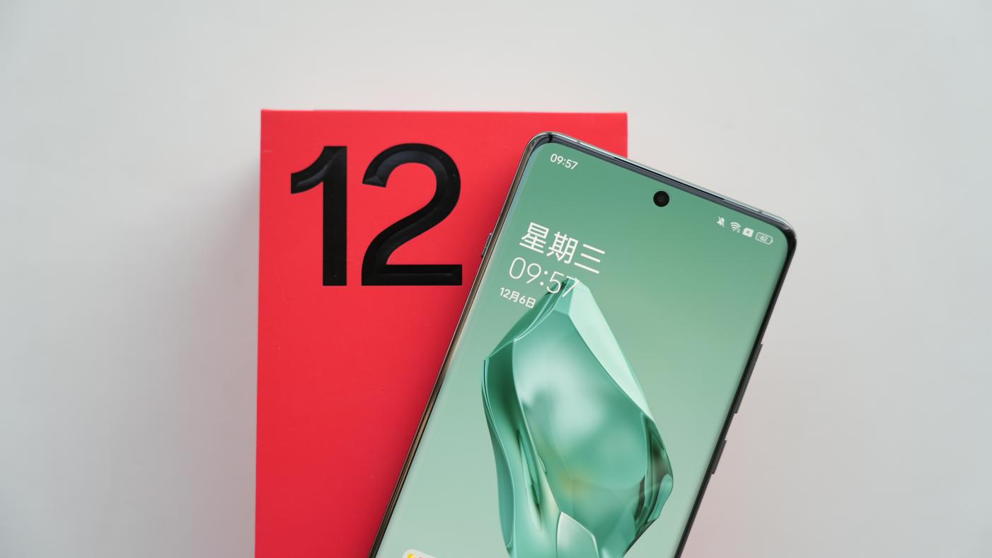 一加12评测：非Pro也很专业