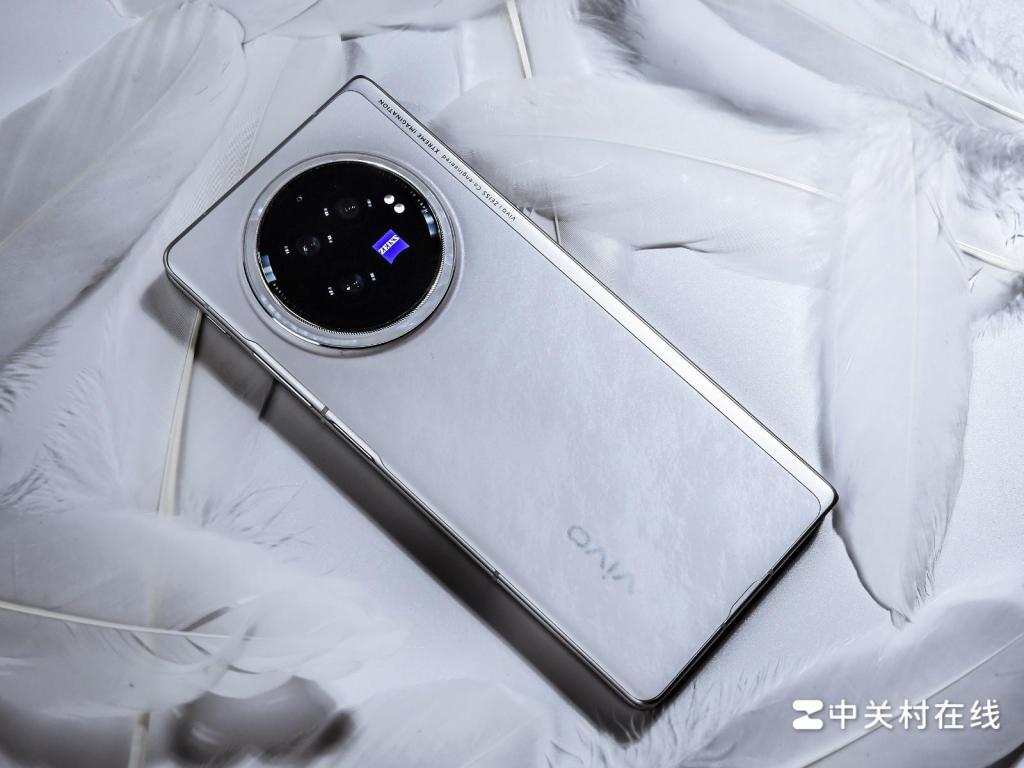 vivo X Fold3 高清图赏 轻至 219g 的折叠屏见过没?