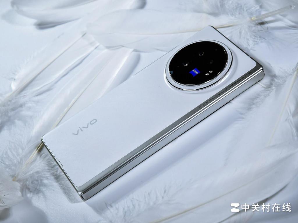vivo X Fold3 高清图赏 轻至 219g 的折叠屏见过没?