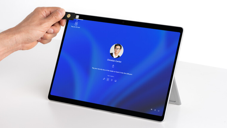 无需输入密码,微软 Surface Pro 10 商用版内置 NFC 读卡器:刷安全密钥即可登录