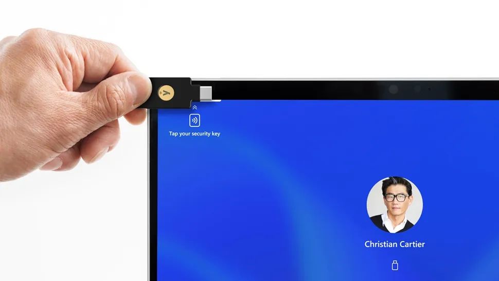 无需输入密码,微软 Surface Pro 10 商用版内置 NFC 读卡器:刷安全密钥即可登录