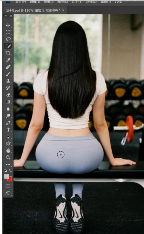 Photoshop怎么给人物更换裤子_Photoshop给人物更换裤子教程