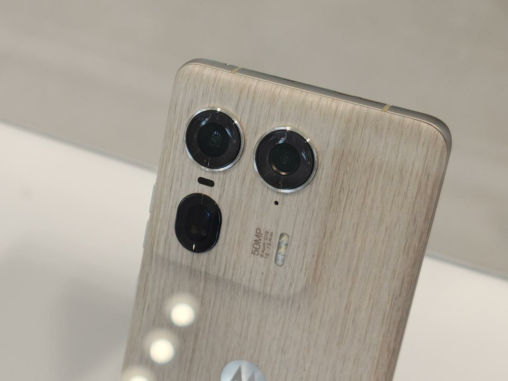 联想Tech World开幕,旗下首台AI手机moto X50 Ultra 国内首度现身