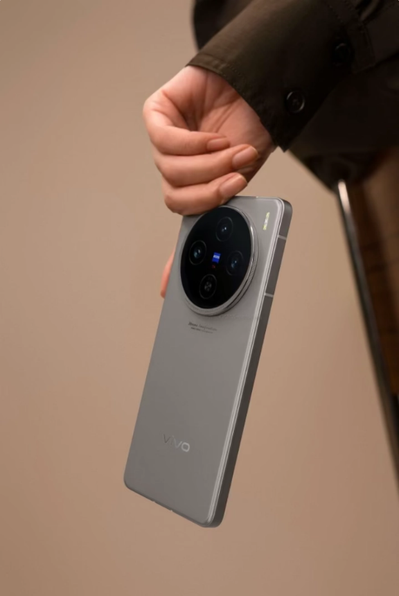 vivo X100s引领创新:首推四季人像AI技术,智能变换季节