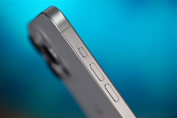 苹果追求无孔化设计,iPhone 16系列或搭载新型电容按键