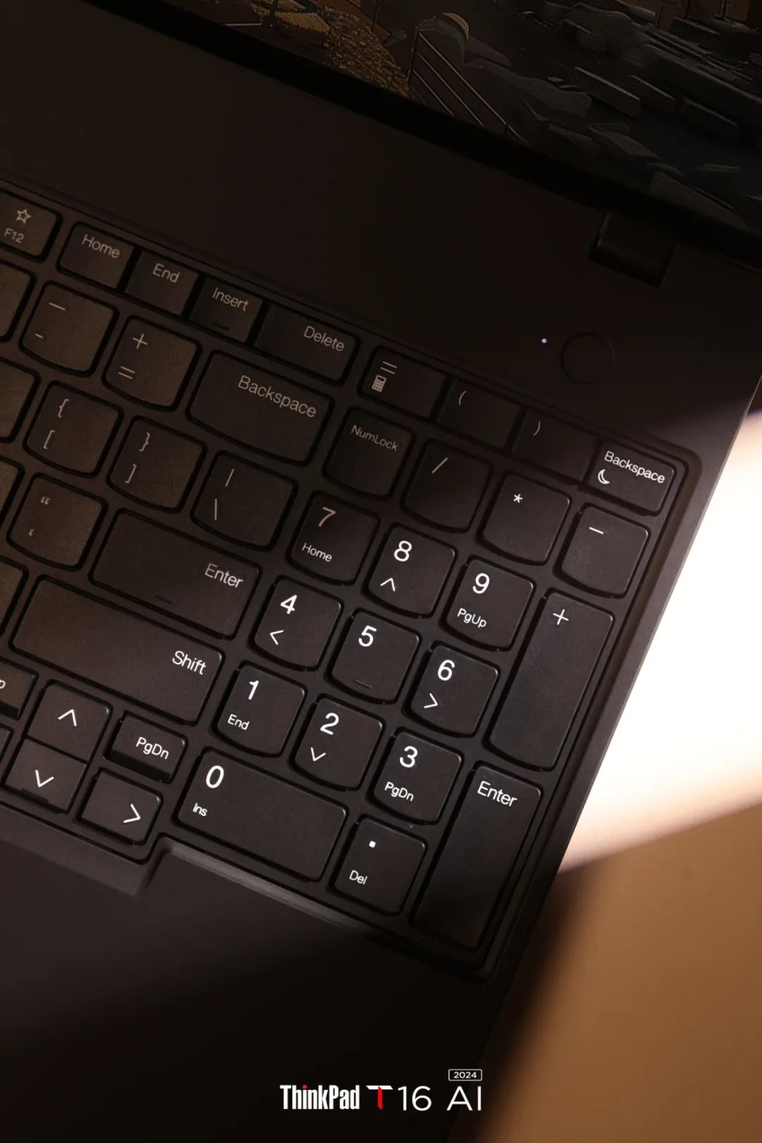 联想 ThinkPad T16 AI 2024 笔记本电脑公布:Ultra 7-155H、双雷电 4 接口