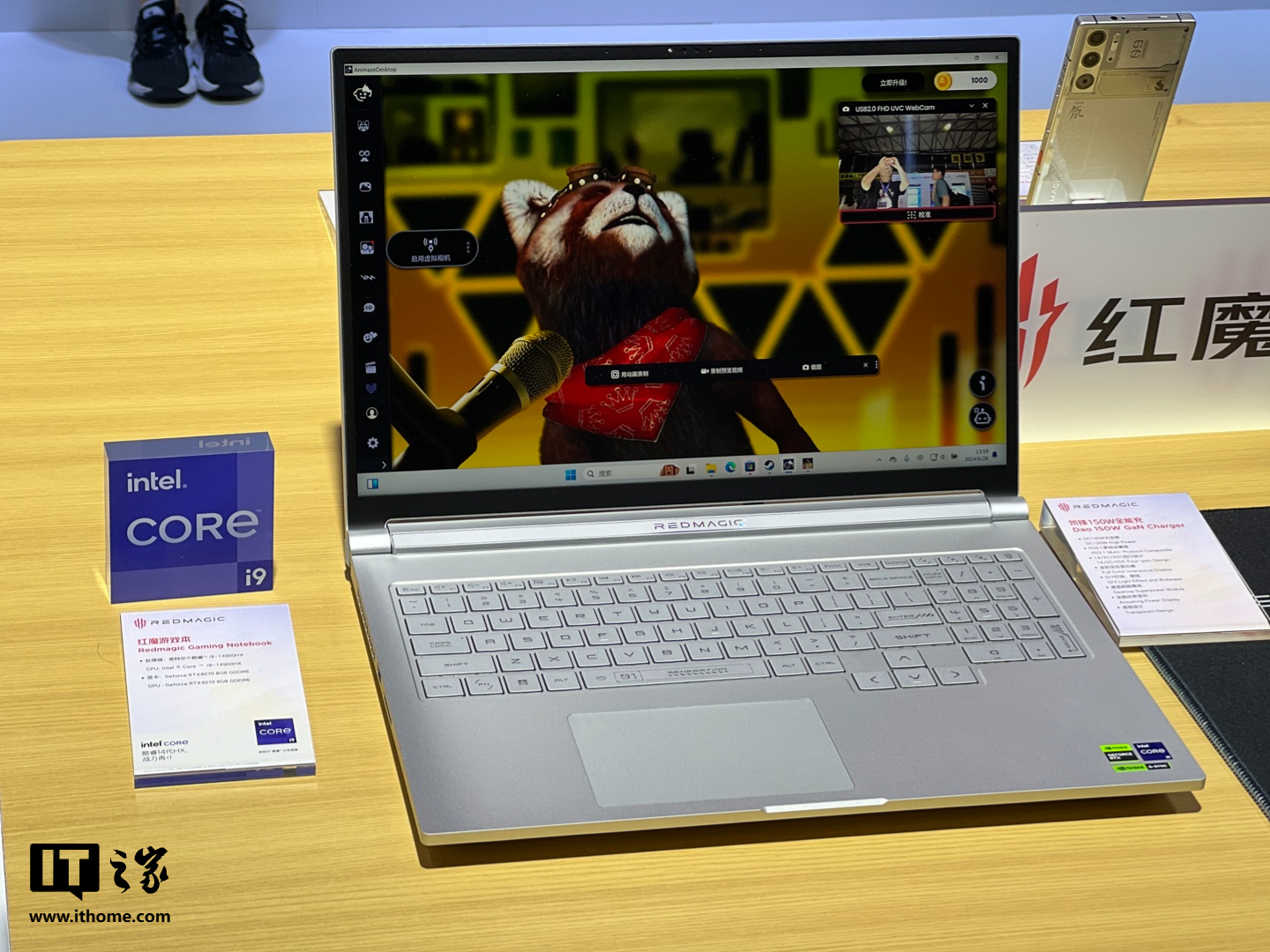 红魔首款游戏本搭载 16 英寸魔云超竞屏,240Hz 高刷、100% DCI-P3 色域