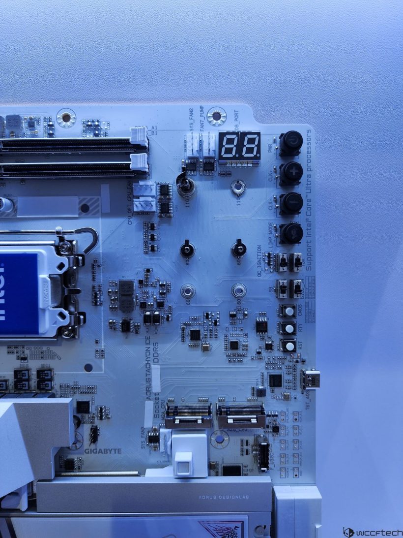 横置 CPU 插槽超频优化设计,技嘉展出下一代 Z AORUS TACHYON ICE 主板