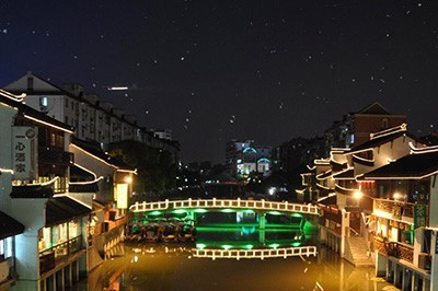 PS怎么给夜空加星星_几个步骤给你点点繁星