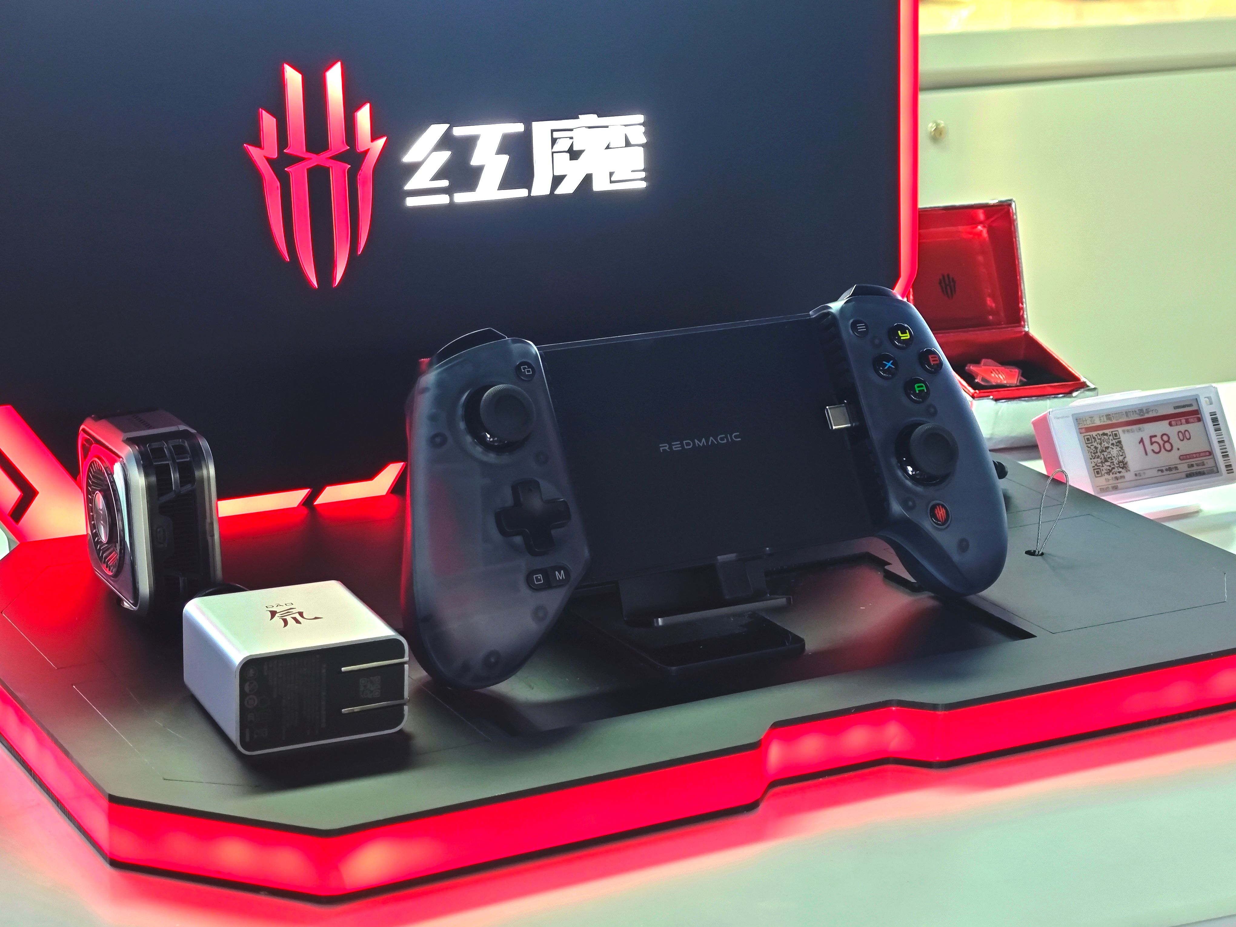 红魔体验店广州开业，线下店是游戏手机的必过关？