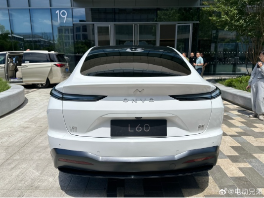 蔚来旗下乐道L60白色实车曝光,9月起售价21.99万元