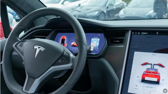 特斯拉Autopilot再陷争议,近千起车祸指向驾驶员过度信赖问题