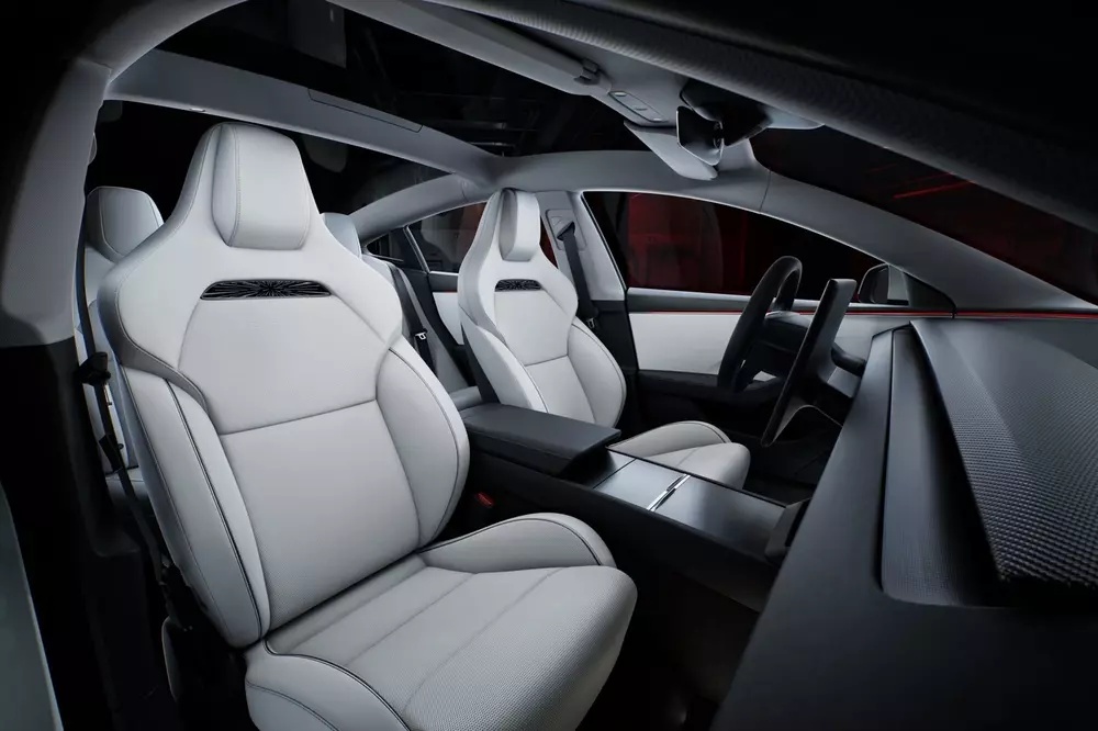 特斯拉中国上架新款 Model 3 高性能全轮驱动版:33.59 万元