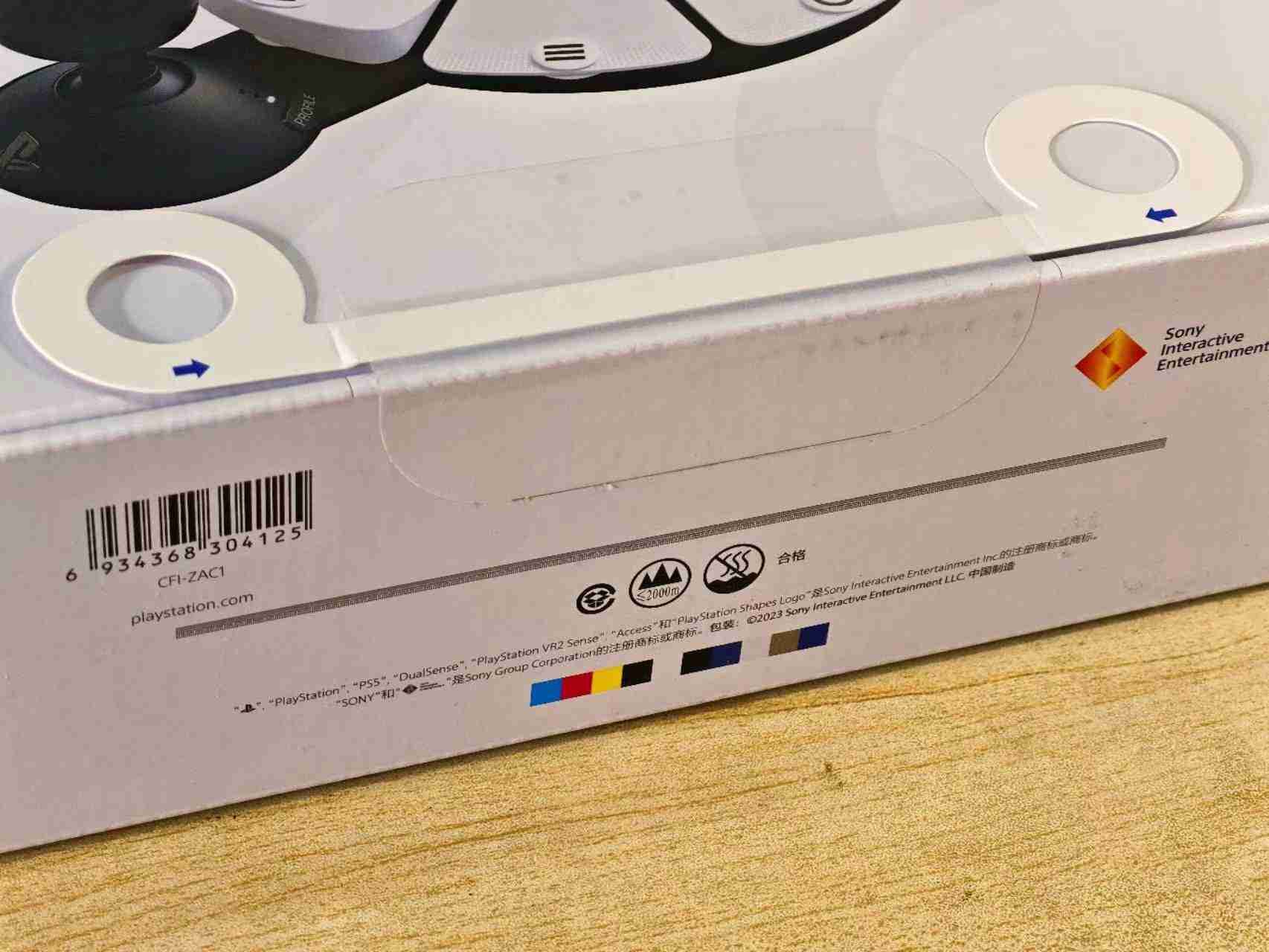 索尼这款「怪」手柄,是科技普惠的一道侧影