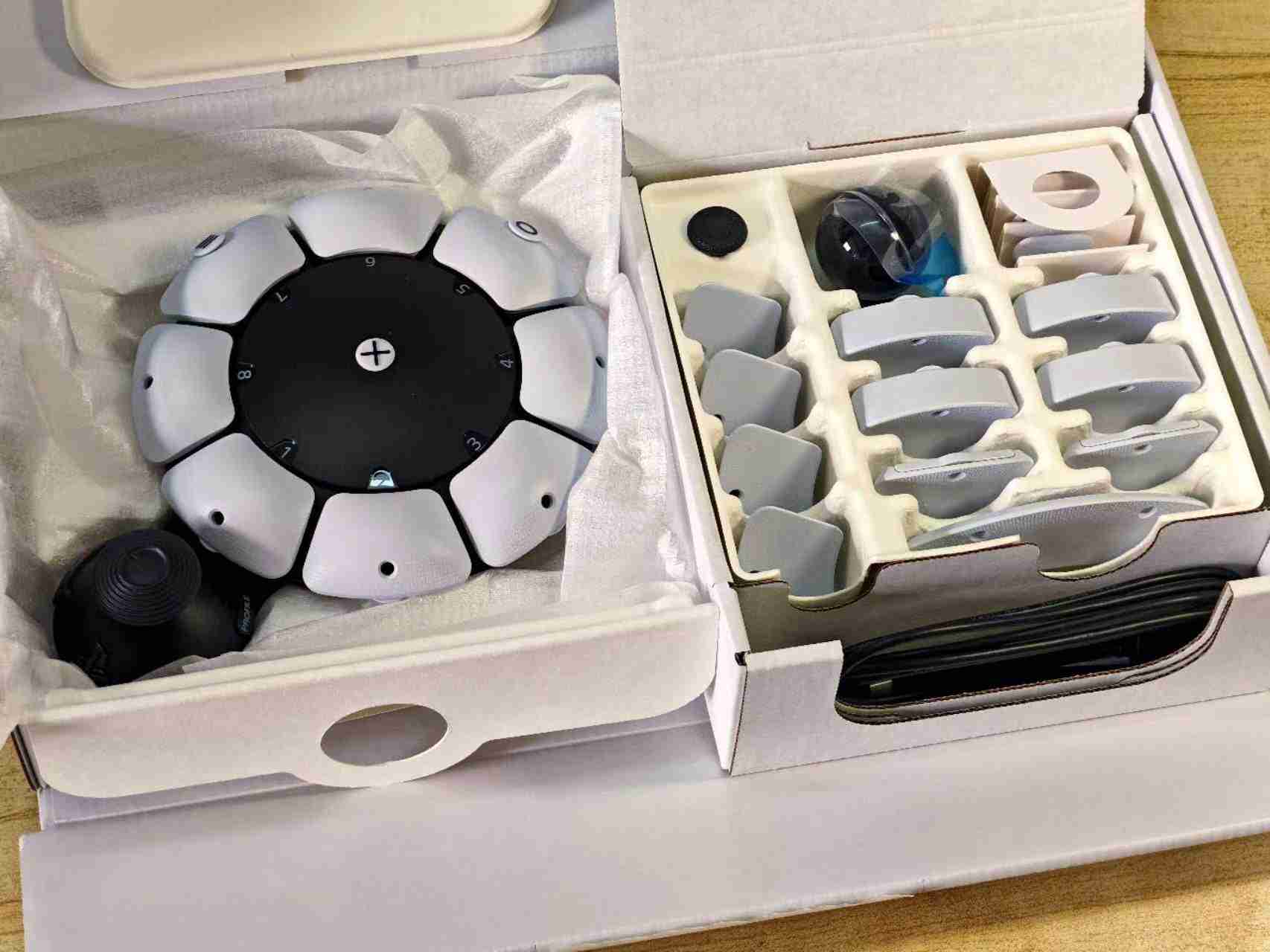 索尼这款「怪」手柄,是科技普惠的一道侧影