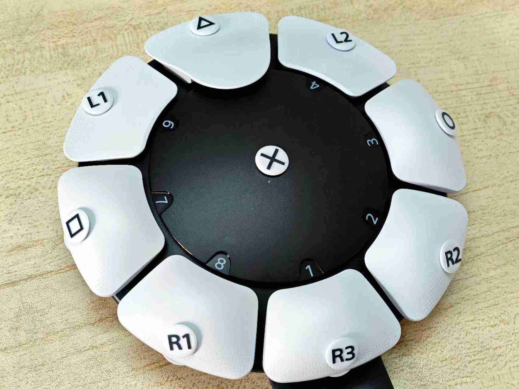 索尼这款「怪」手柄,是科技普惠的一道侧影