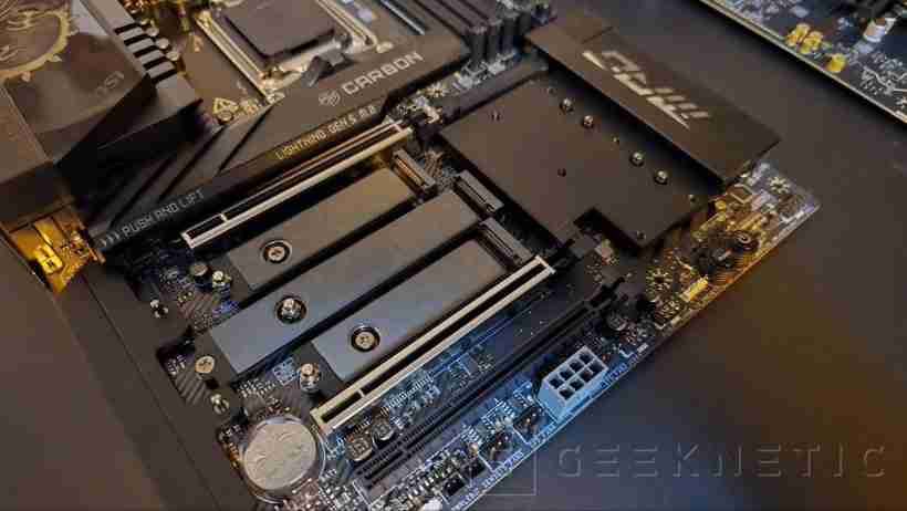 微星 MPG X870E CARBON WiFi 主板现身 2024 科隆游戏展,配备双有线网口