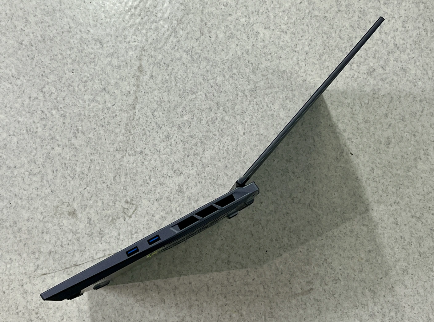 机械革命极光 X 游戏本外观细节公布:5052 号航空级铝合金 A 面、RGB 背光键盘
