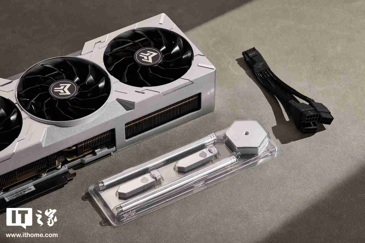 影驰 RTX 4080 SUPER 金属大师 OC 显卡图赏:金属风拉满的 4K 游戏旗舰