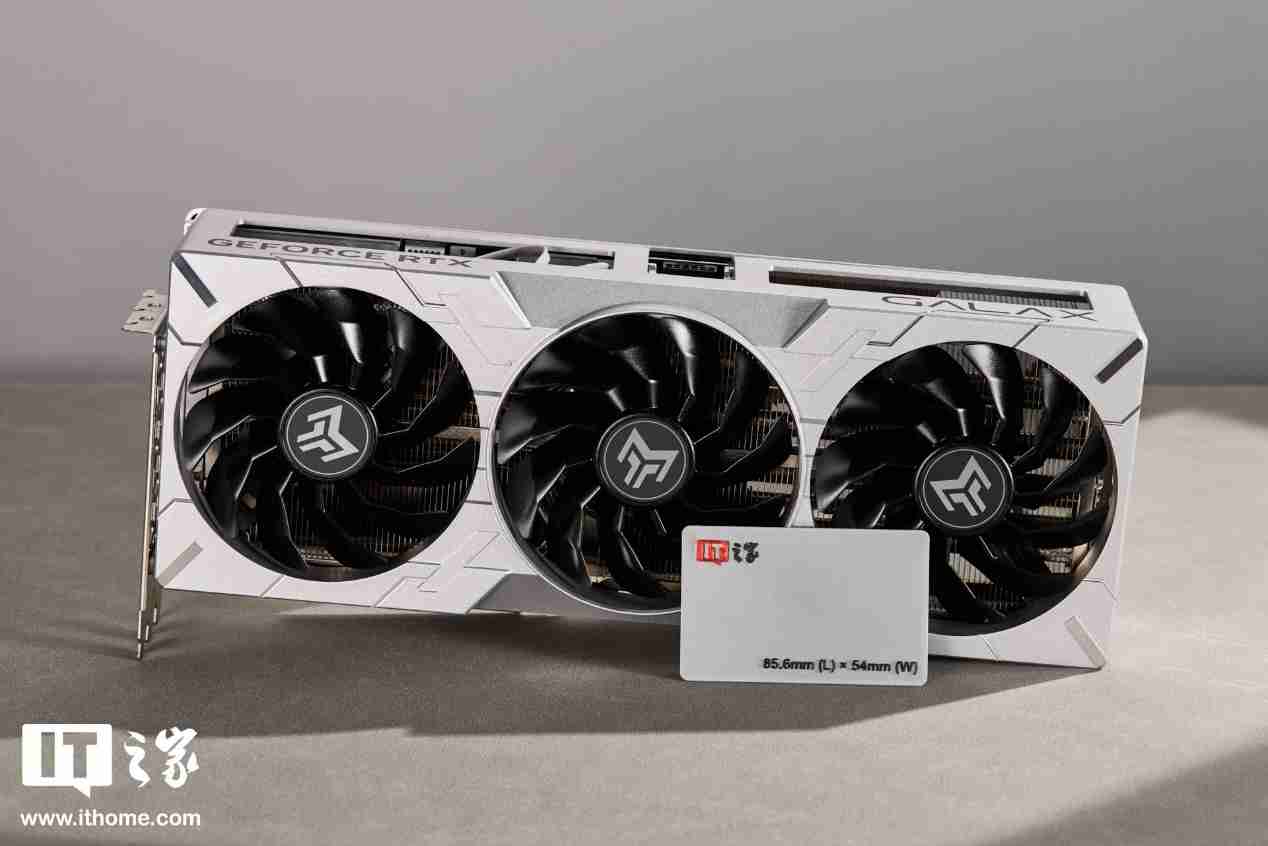 影驰 RTX 4080 SUPER 金属大师 OC 显卡图赏:金属风拉满的 4K 游戏旗舰